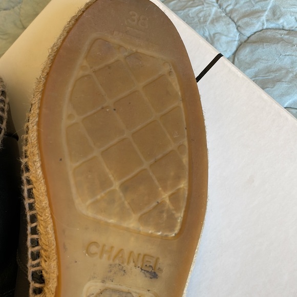 Authentic CHANEL LEATHER ESPADRILLES
38 - Picture 5 of 9